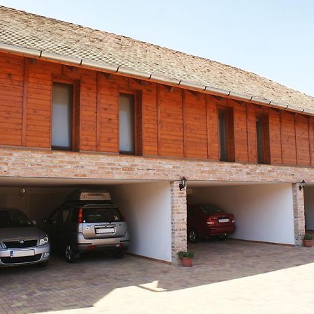 Vararok Apartman Gyula Exterior foto