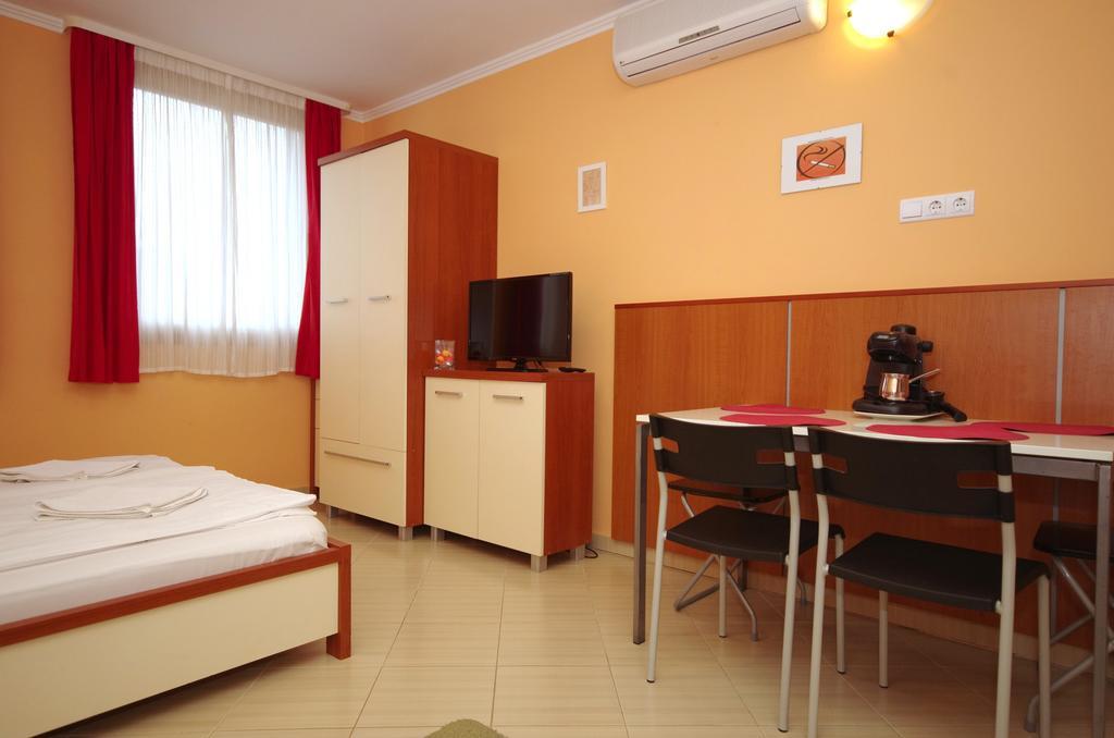 Vararok Apartman Gyula Exterior foto