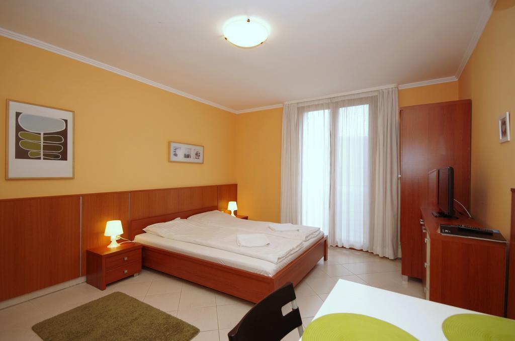 Vararok Apartman Gyula Exterior foto