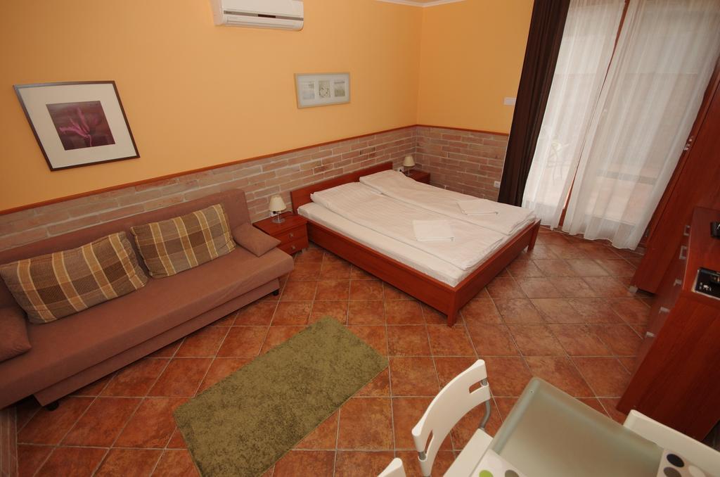 Vararok Apartman Gyula Exterior foto