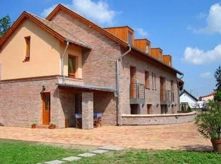 Vararok Apartman Gyula Exterior foto